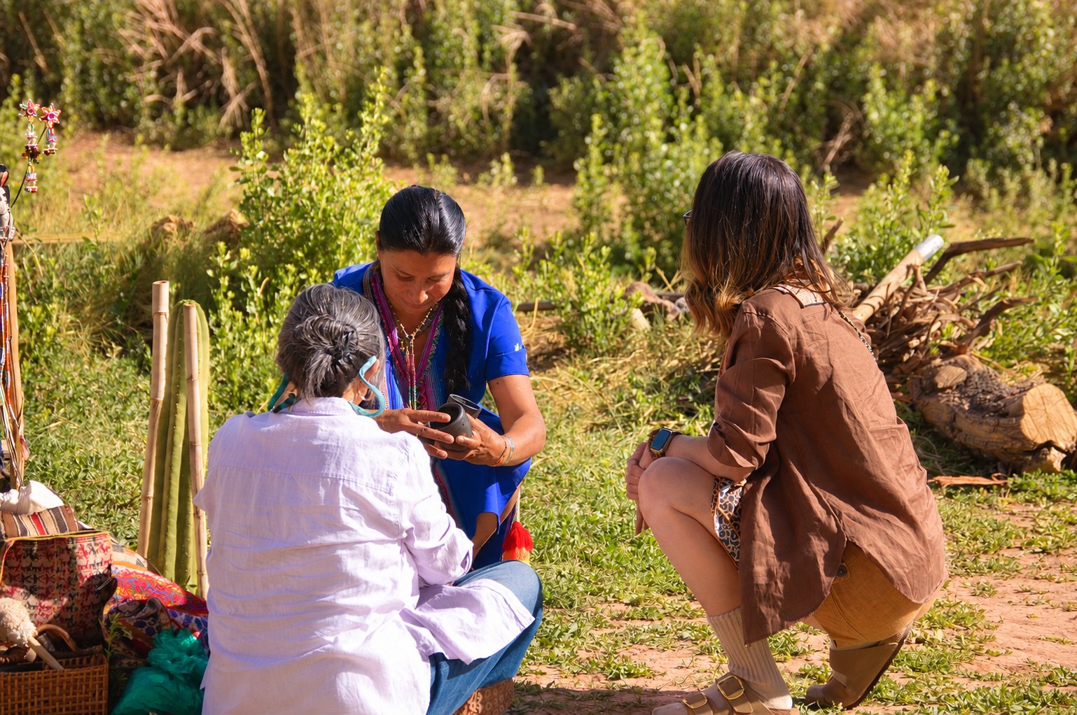 Encuentro en el territorio bajo luz dorada · Pacha Kai